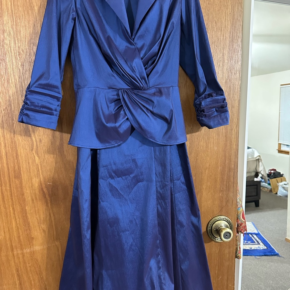 Tadashi Shoji 2 piece formal dress size 6 worn once - Picture 5 of 5
